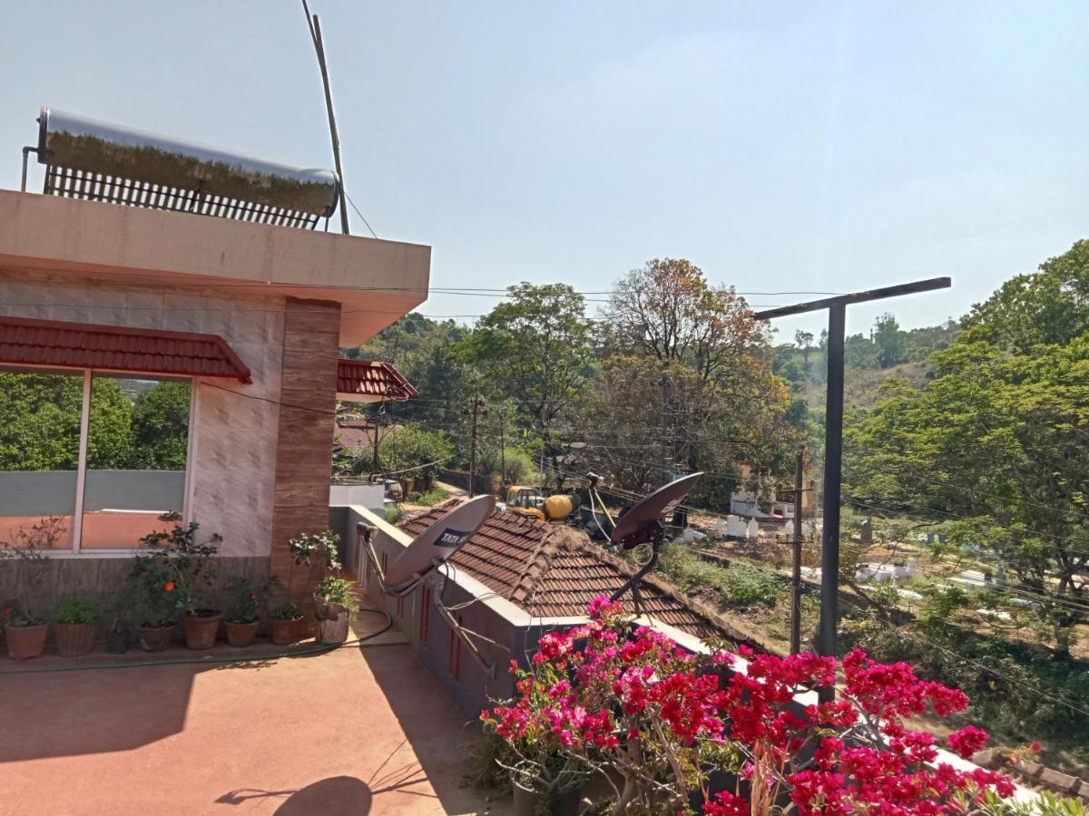 Krupa Homestay Madikeri Zewnętrze zdjęcie